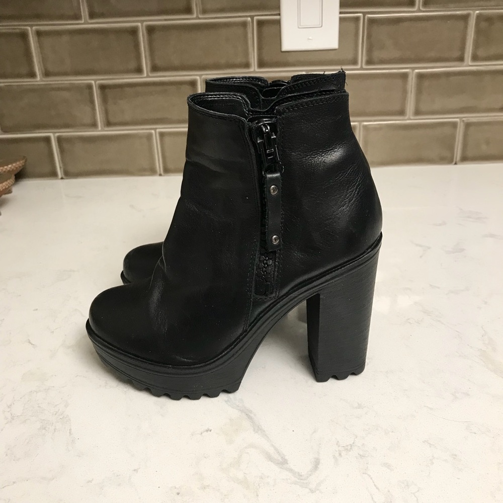 Steve Madden blk booties
